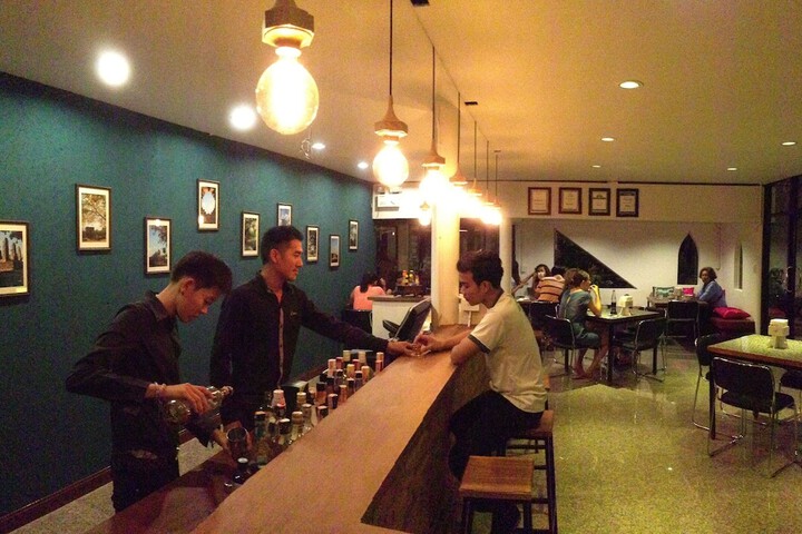 Lounge 121 of 161