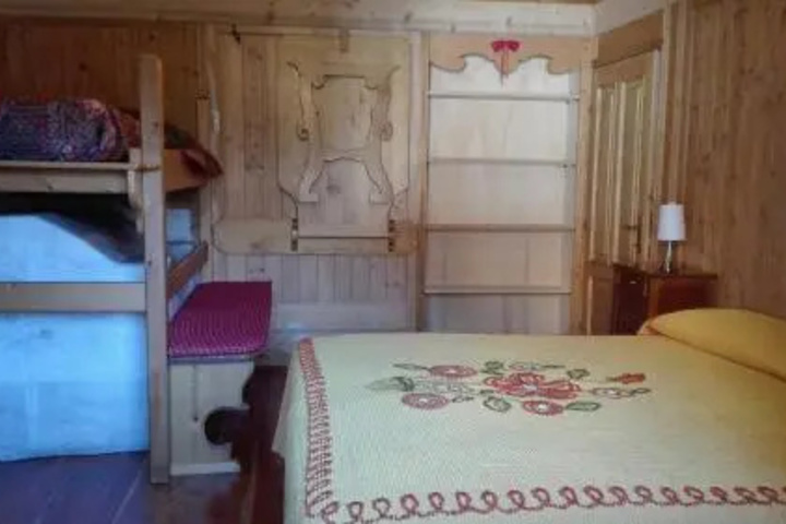 Room 2 of 7
