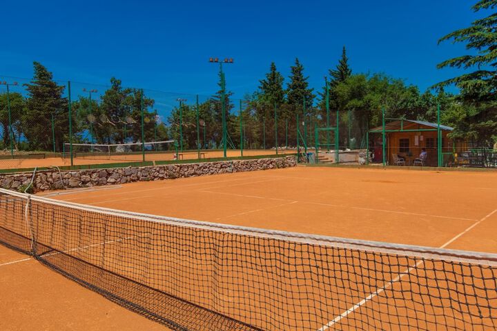Tennis court