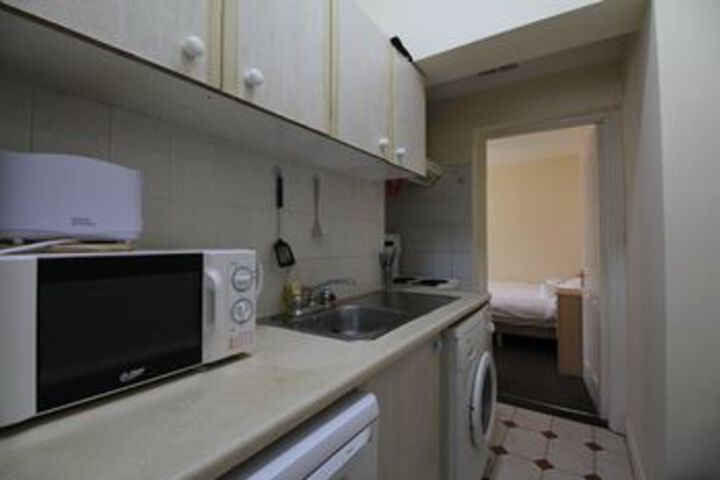 Room 10 of 11