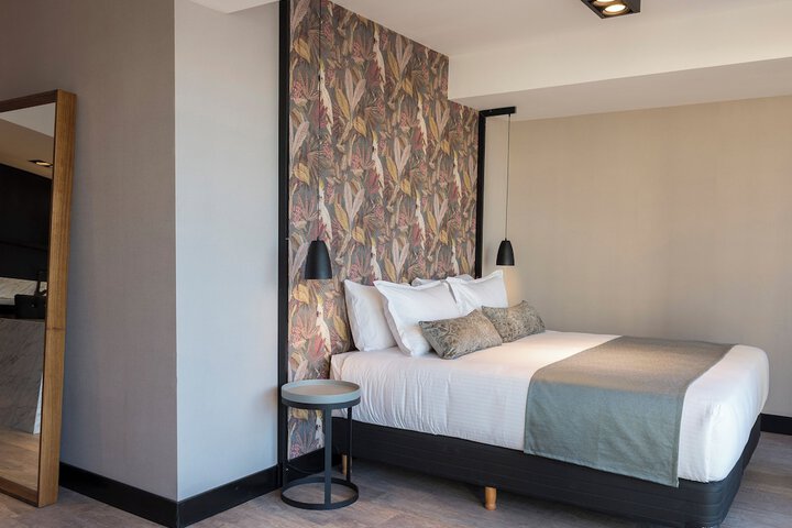 Room 16 of 38