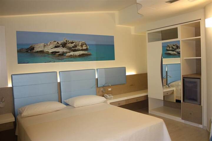 Room 5 of 90