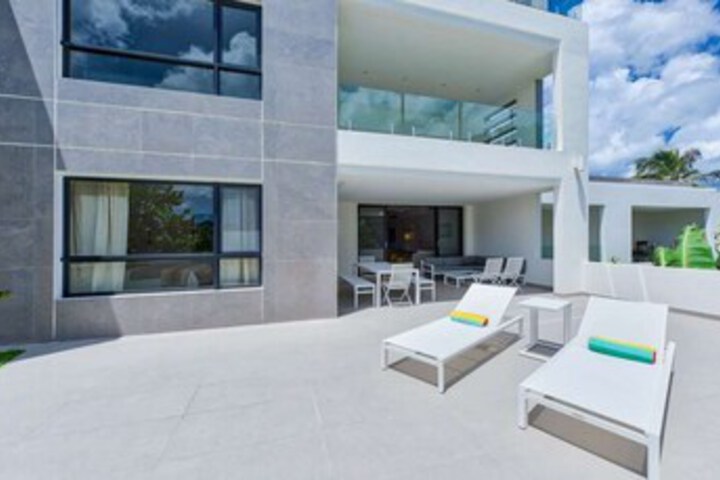Sundeck 17 of 20