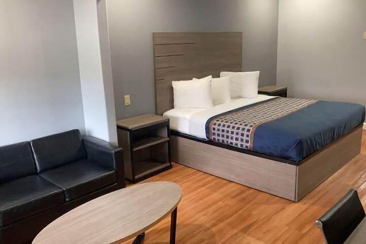 Room 12 of 32