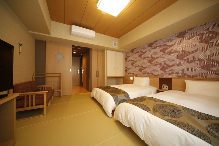 Room 16 of 102