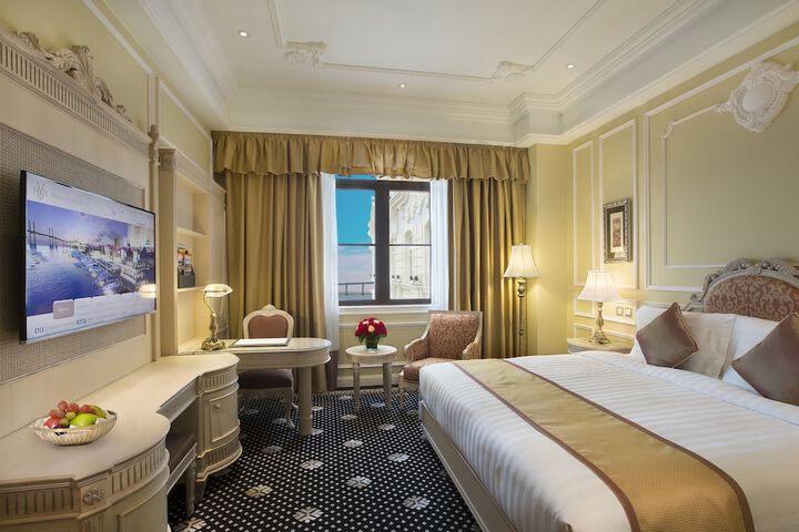 Room 17 of 42