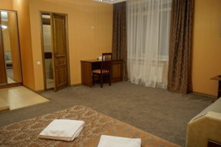 Room 16 of 33