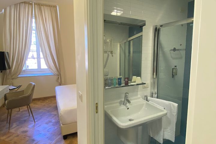 Room 121 of 180