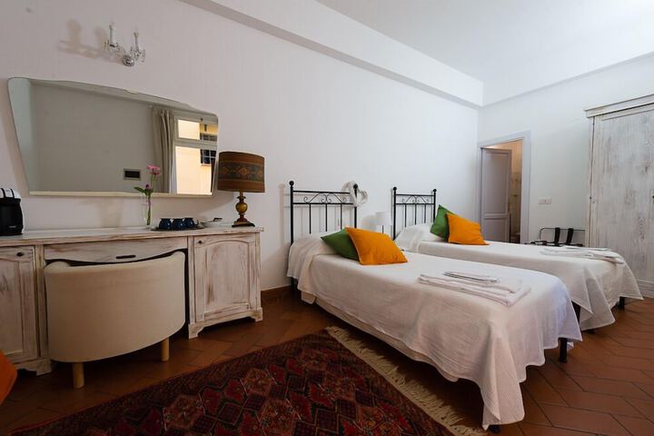Room 4 of 60