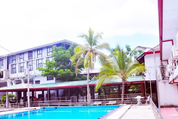 Pool 4 of 9