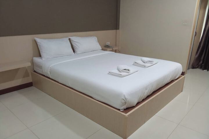 Room 6 of 47