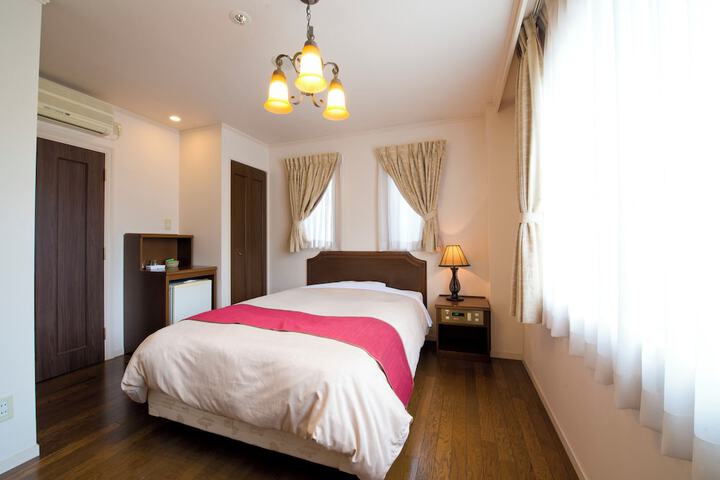 Room 3 of 21