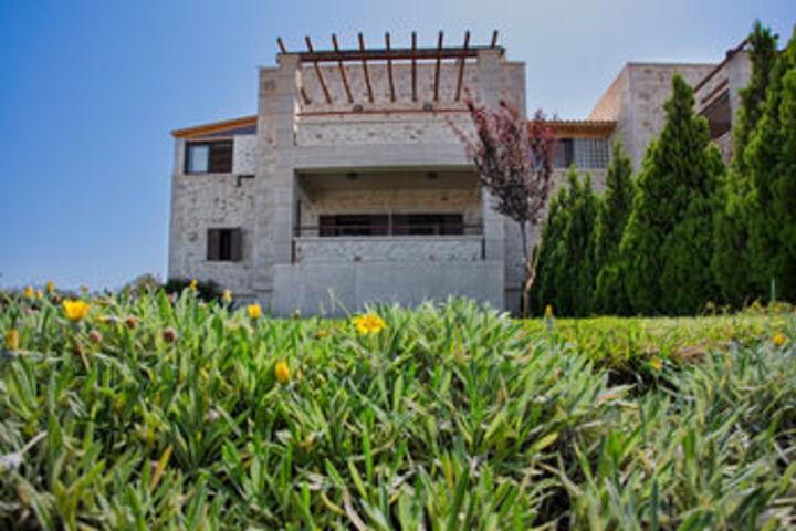 Hotel Exterior 9 of 57