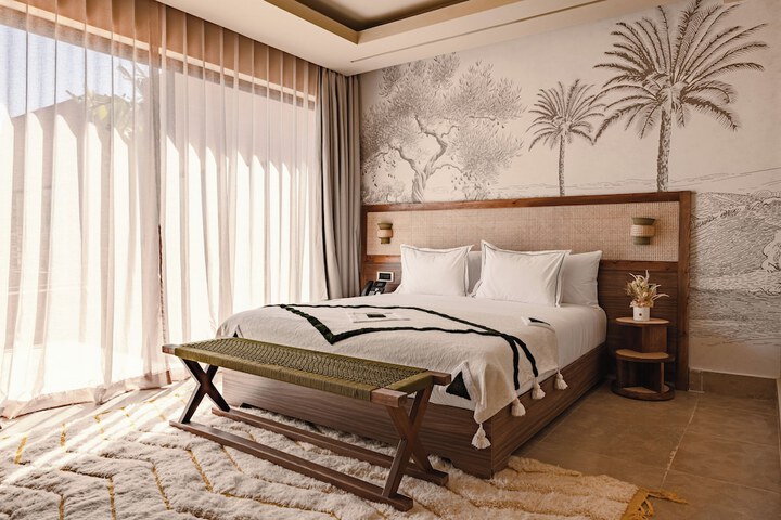 Room 5 of 9