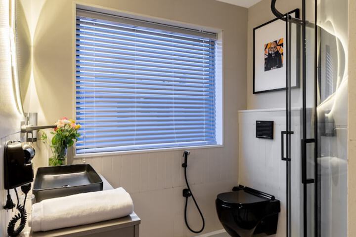Room 35 of 60