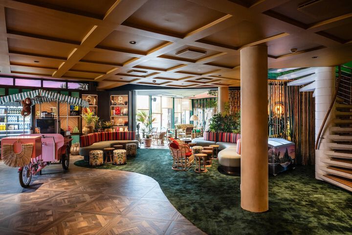 Entrance & Lobby