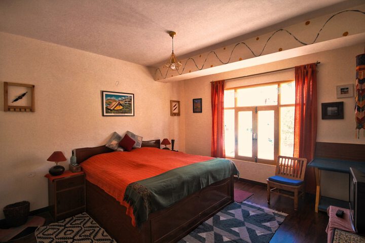 Room 6 of 63