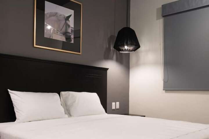 Room 8 of 16