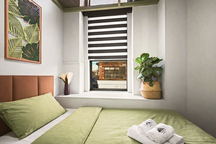 Room 17 of 35