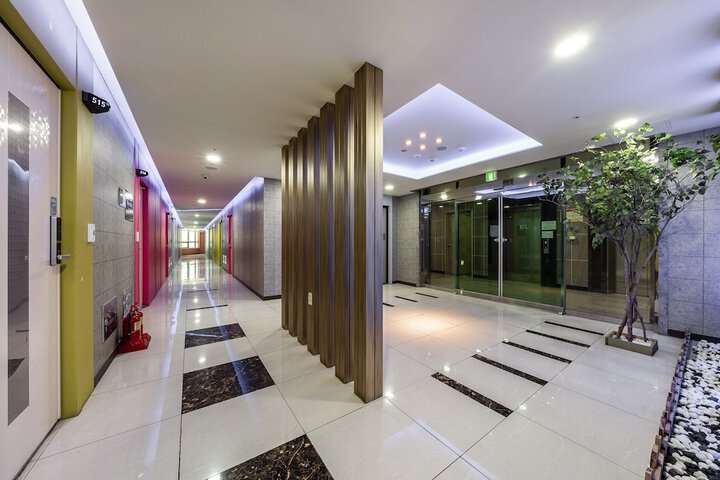Ballroom/Hall 83 of 91