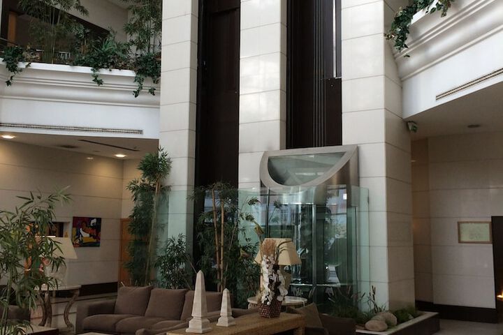 Entrance & Lobby