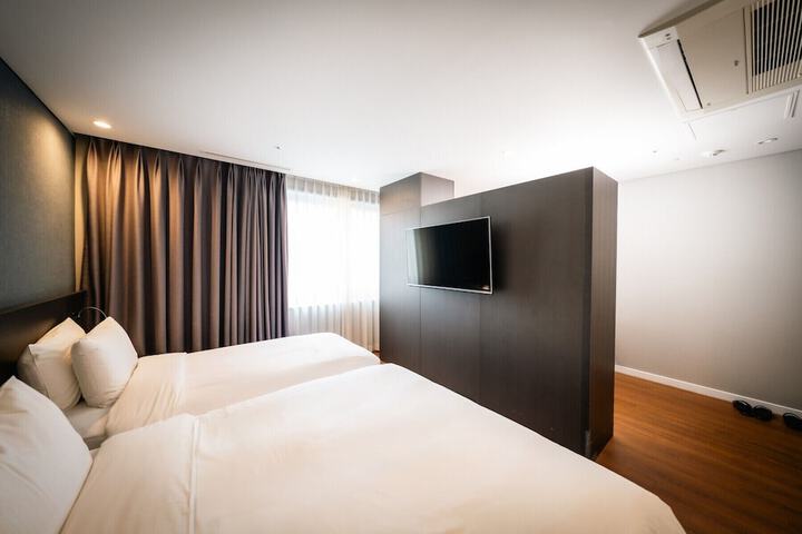 Room 13 of 57