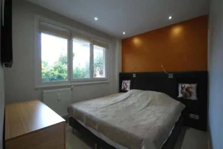 Room 5 of 11
