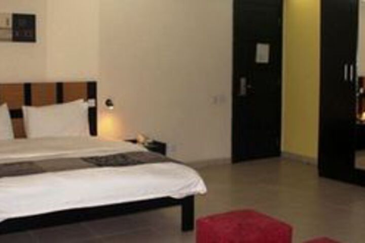 Room 2 of 6