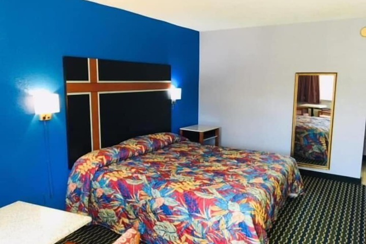 Room 3 of 10