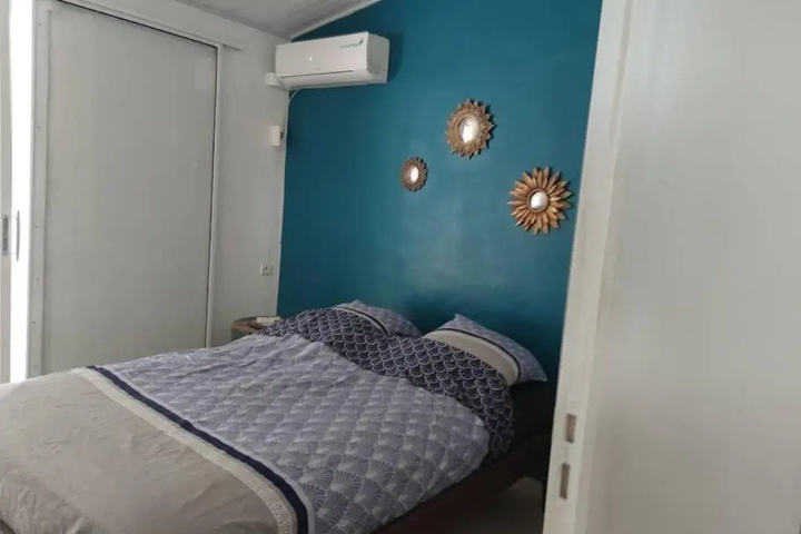 Room 4 of 12