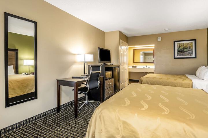 2 Queen Beds (4 of 11)