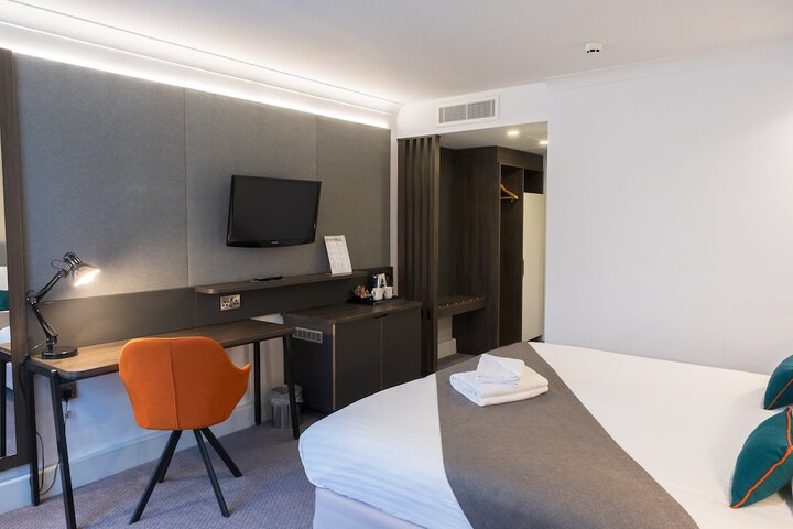 Room 15 of 82