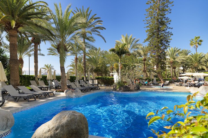 Hotel with Pool