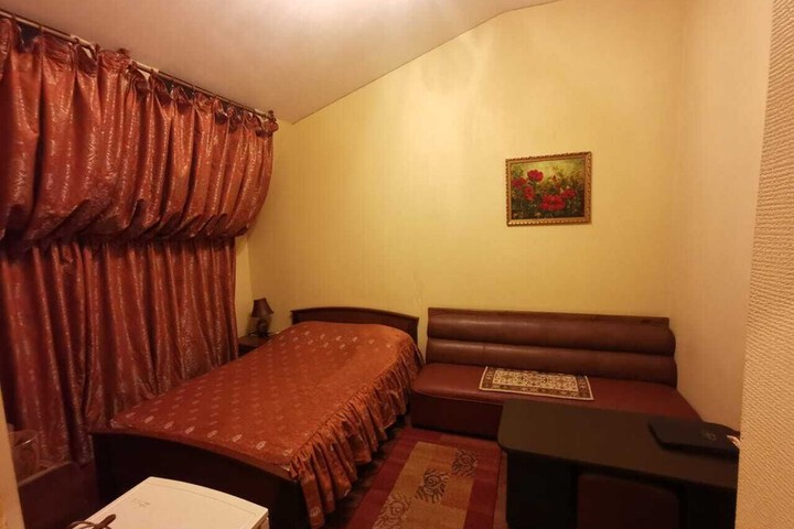 Room 6 of 13