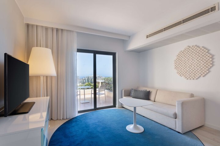 Room 50 of 182