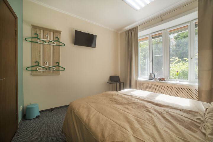 Room 8 of 10
