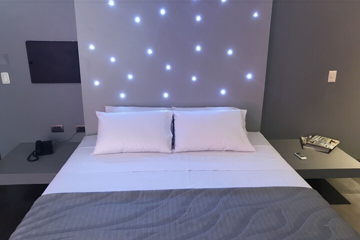 Room 15 of 118