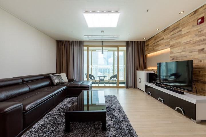 Room 9 of 36