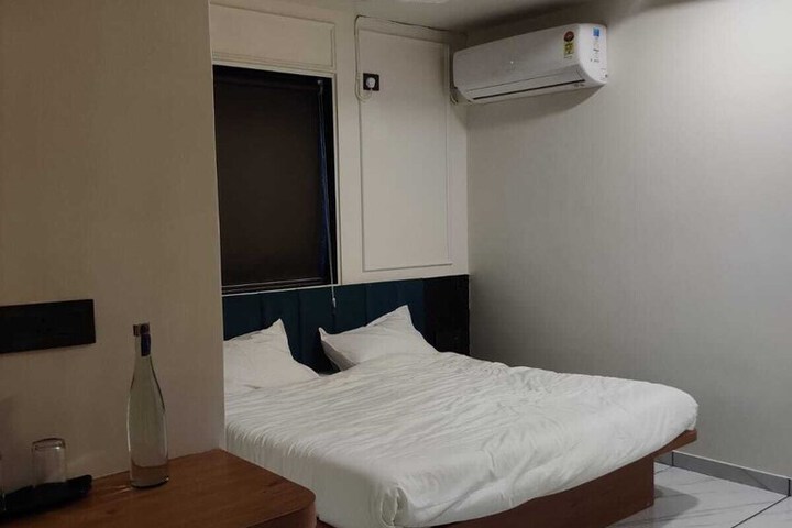 Room 5 of 27