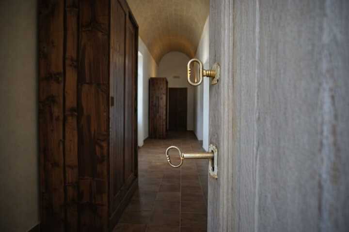 Room 4 of 23