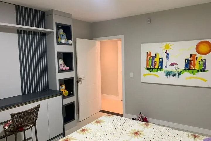 Room 8 of 16