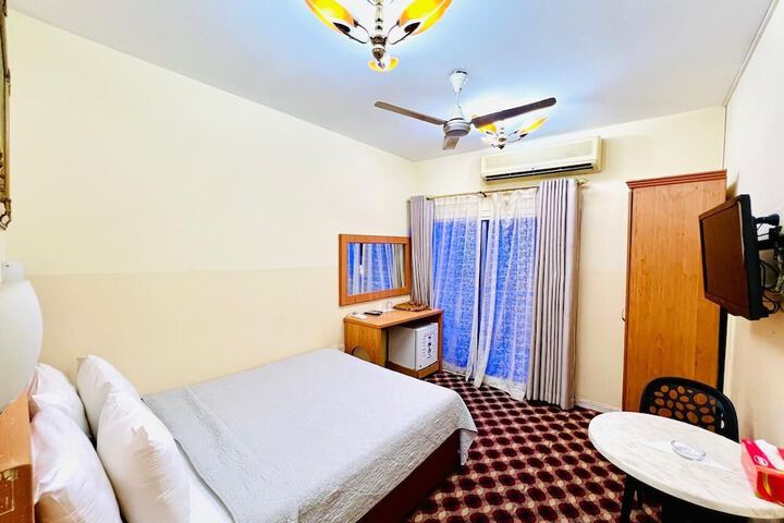 Room 15 of 34