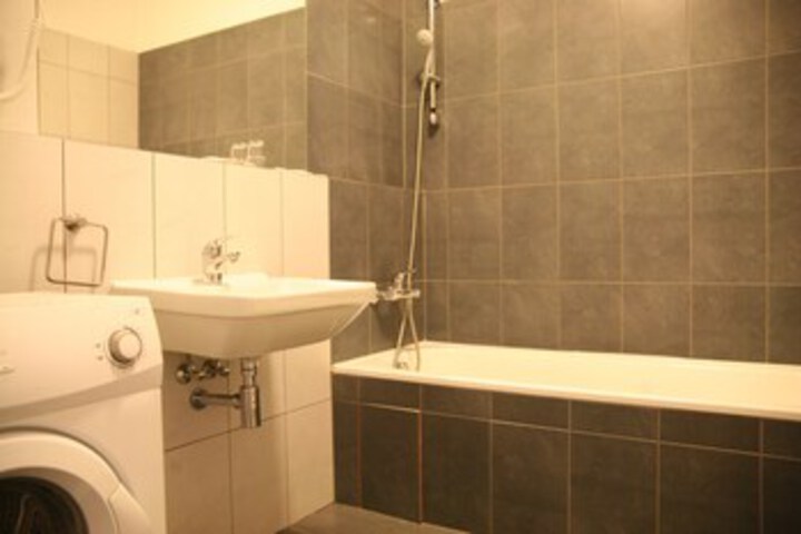 Room 7 of 275