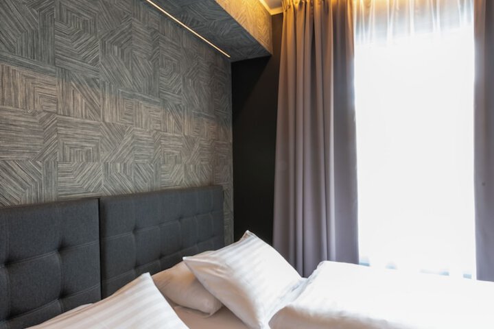 Room 13 of 65