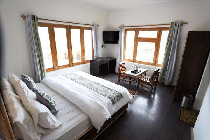 Room 10 of 33