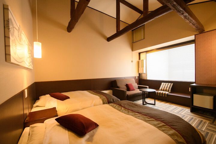 Room 7 of 17