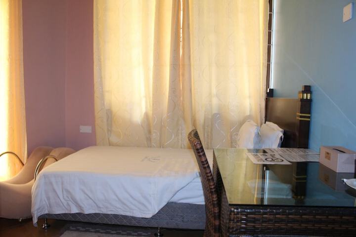 Room 10 of 29
