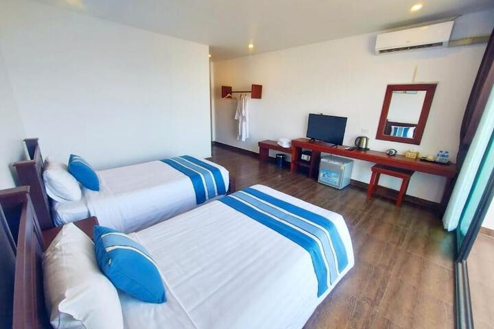 Room 4 of 24