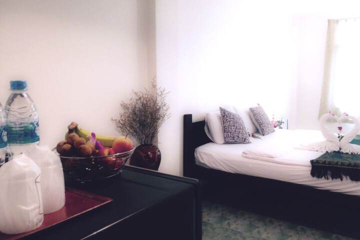 Room 7 of 18