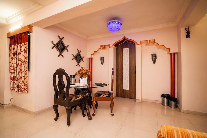 Room 13 of 27